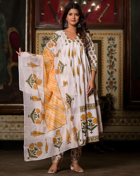 White Cotton Printed Carnation And Leaf Phula Kaalindi Anarkali Set For Women - Ethnicwear - Meghvi