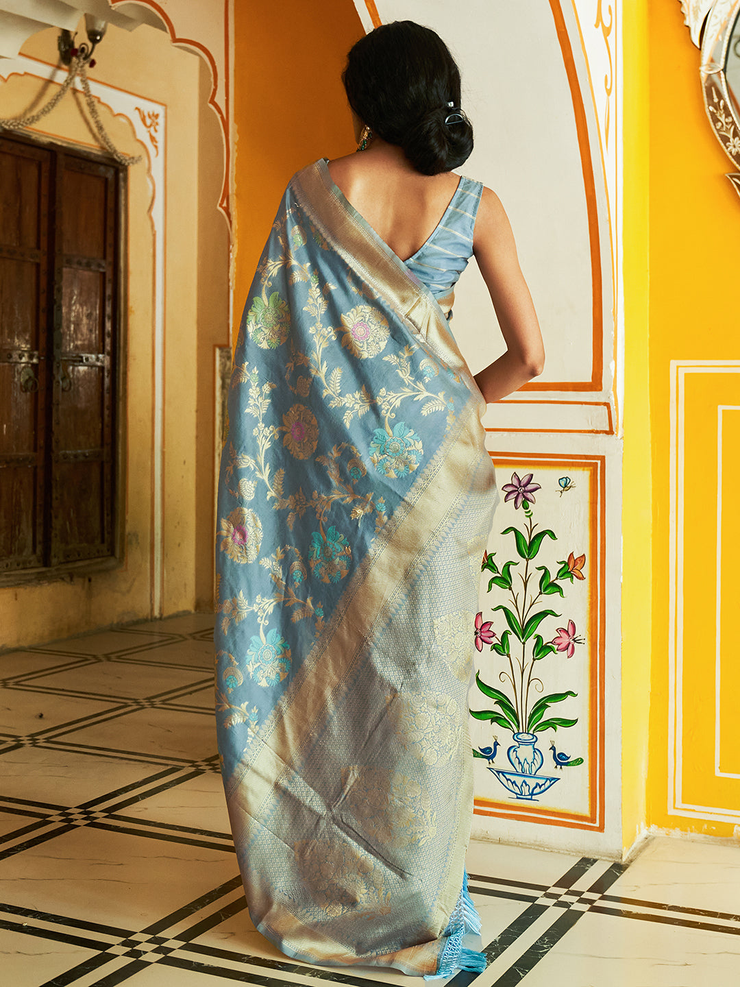Grey Banarasi Silk Woven Floral Design Saree with Unstitched Blouse Piece