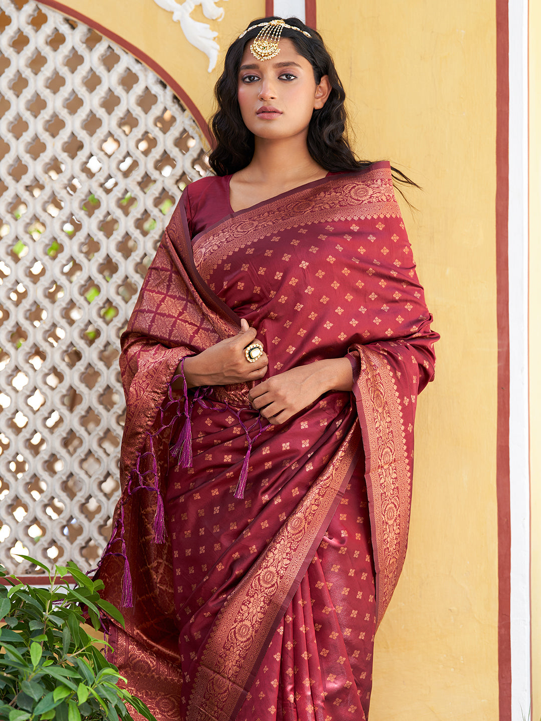 Maroon Banarasi Silk Ethnic Motifs Saree with Unstitched Blouse Piece