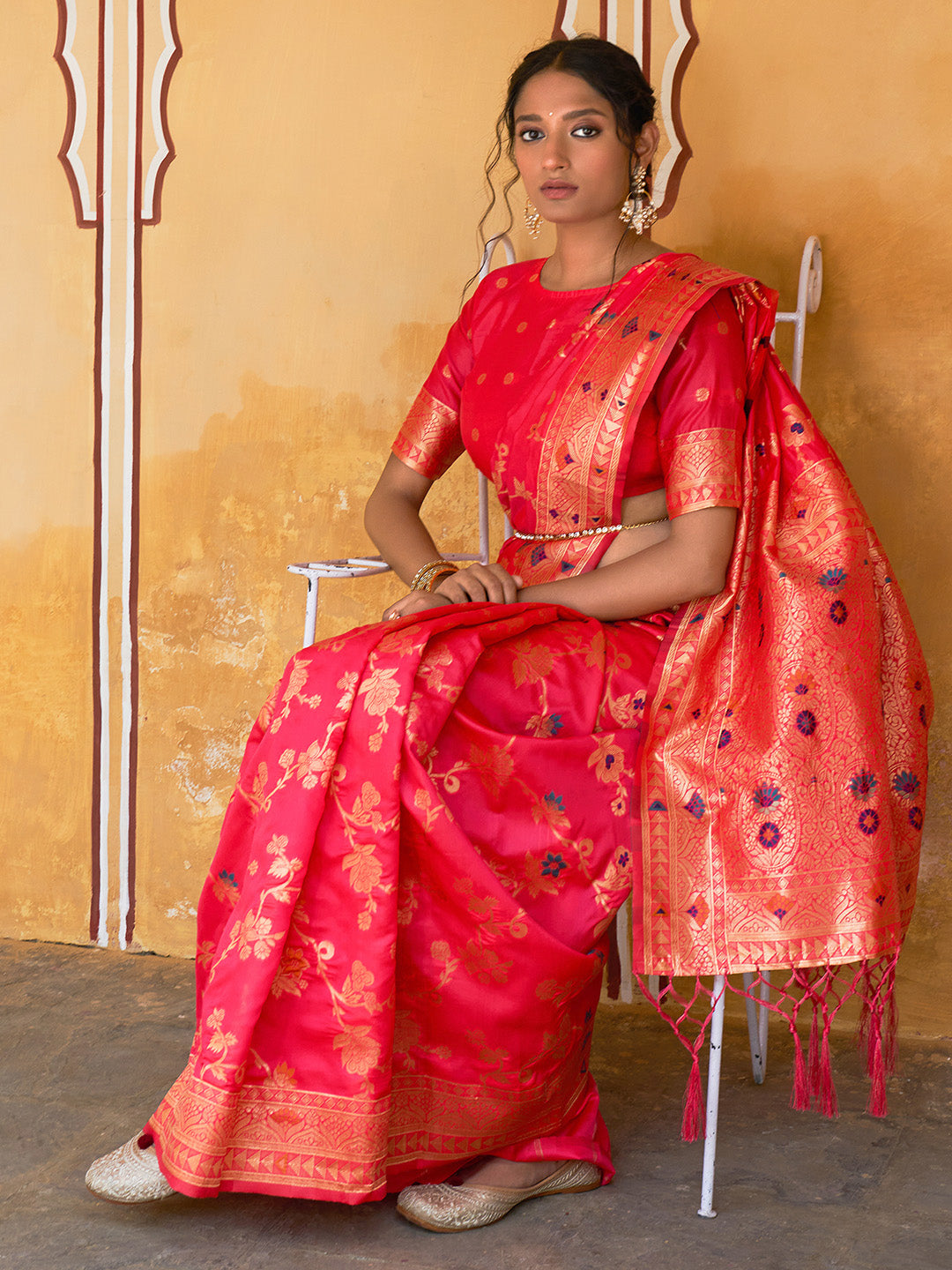 Pink Banarasi Silk Floral Saree with Unstitched Blouse Piece