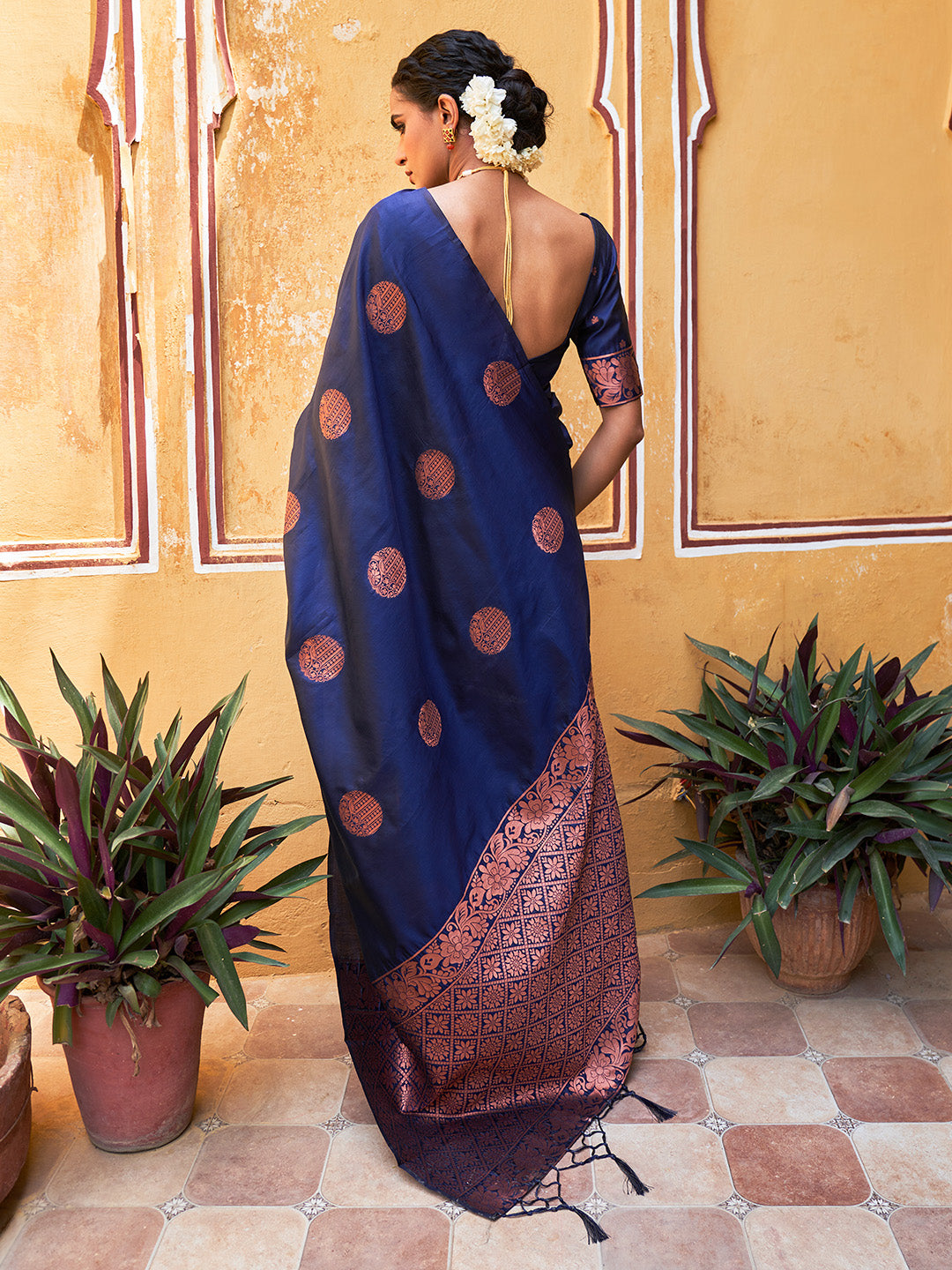 Navy Blue Kanjeevaram Silk Geometric Design Saree with Unstitched Blouse Piece