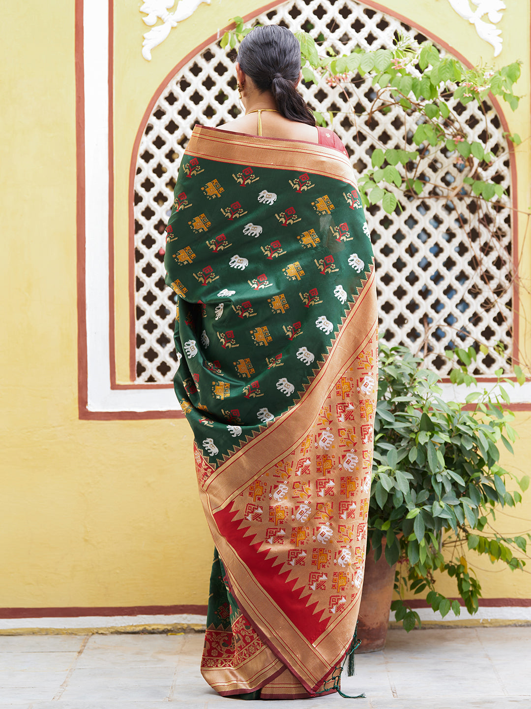 Green Cotton Silk Woven Ethnic Motifs Saree with Unstitched Blouse Piece