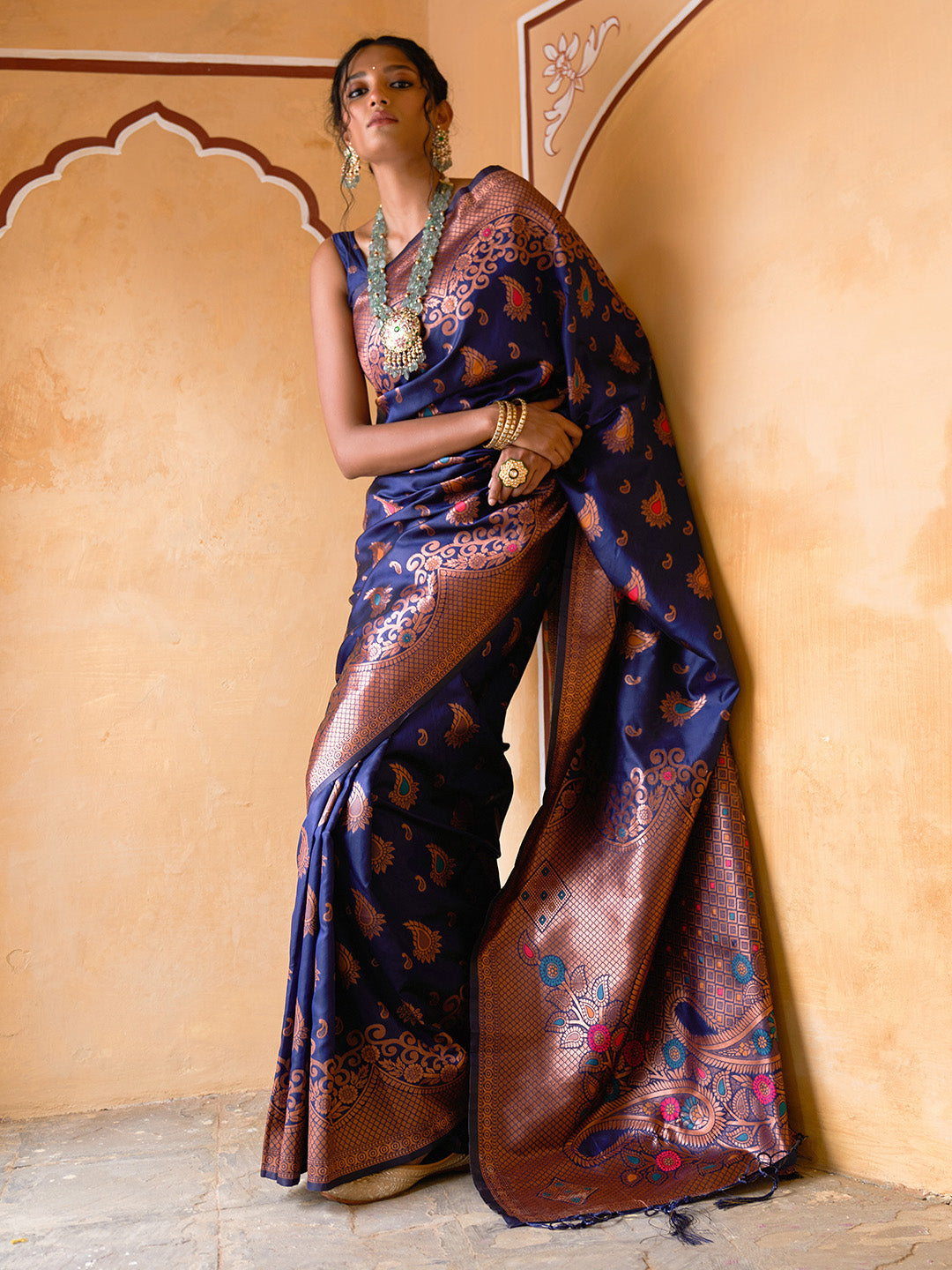 Navy Blue Banarasi Silk Woven Dual Tone Floral Design Saree with Unstitched Blouse Piece
