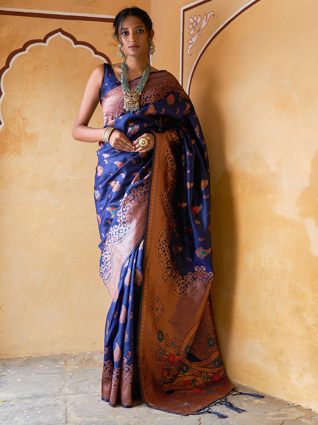 Navy Blue Banarasi Silk Woven Dual Tone Floral Design Saree with Unstitched Blouse Piece