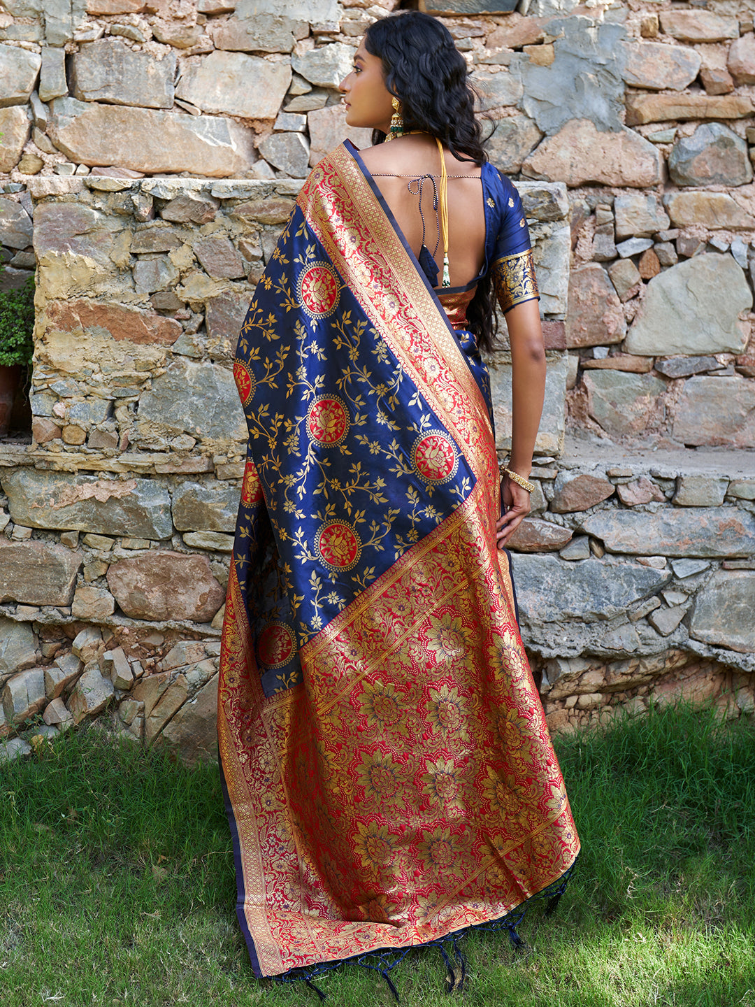 Navy Blue Silk Blend Woven Jaal Motif Saree with Unstitched Blouse Piece