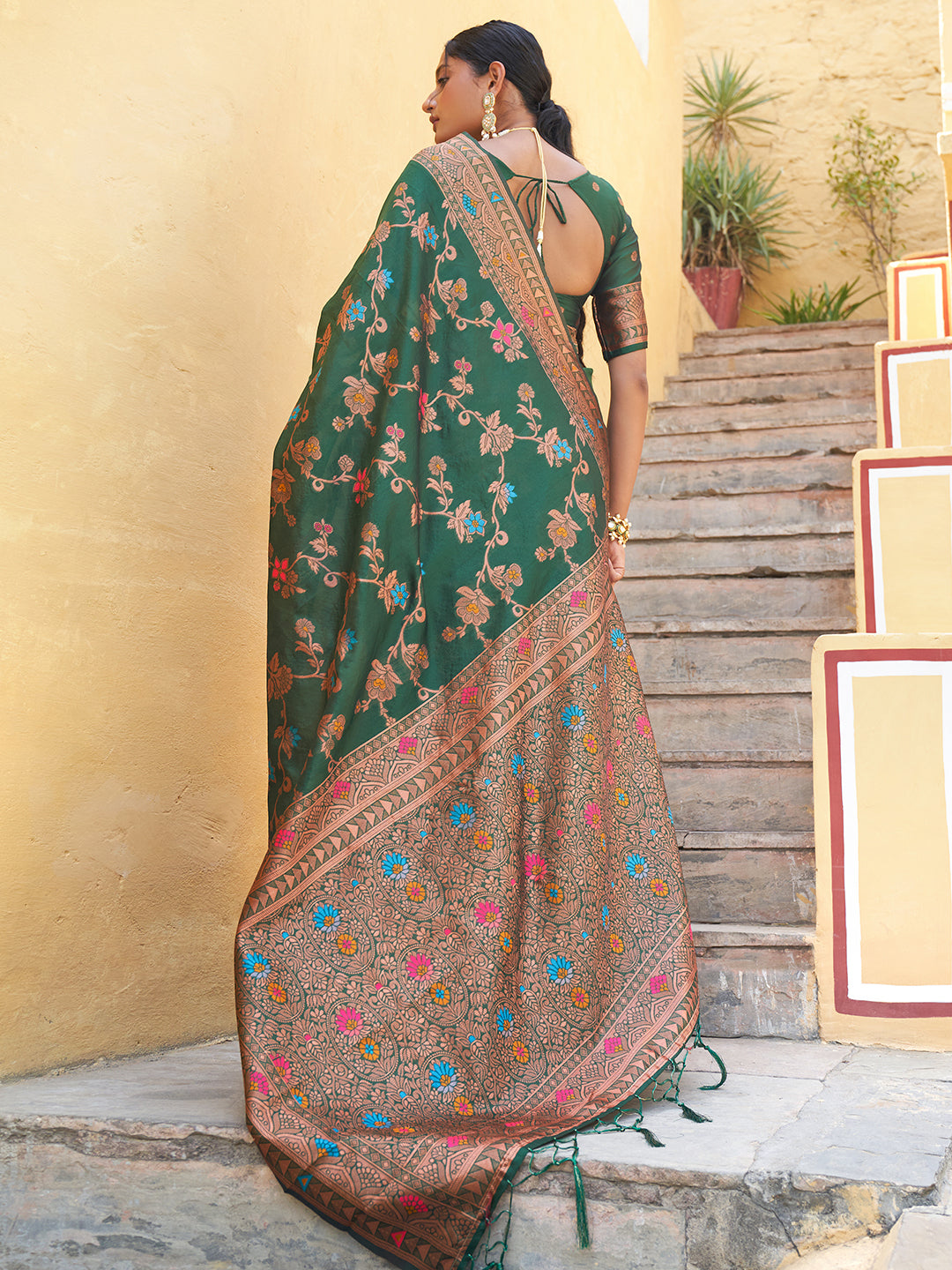 Green Banarasi Silk Woven Dual Tone Floral Design Saree with Unstitched Blouse Piece